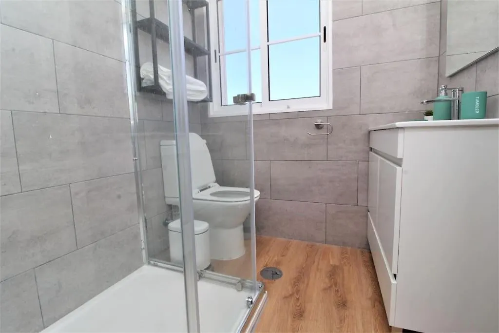 Sunny House Few Minutes From City Center Funchal  Holiday home Funchal (Madeira)