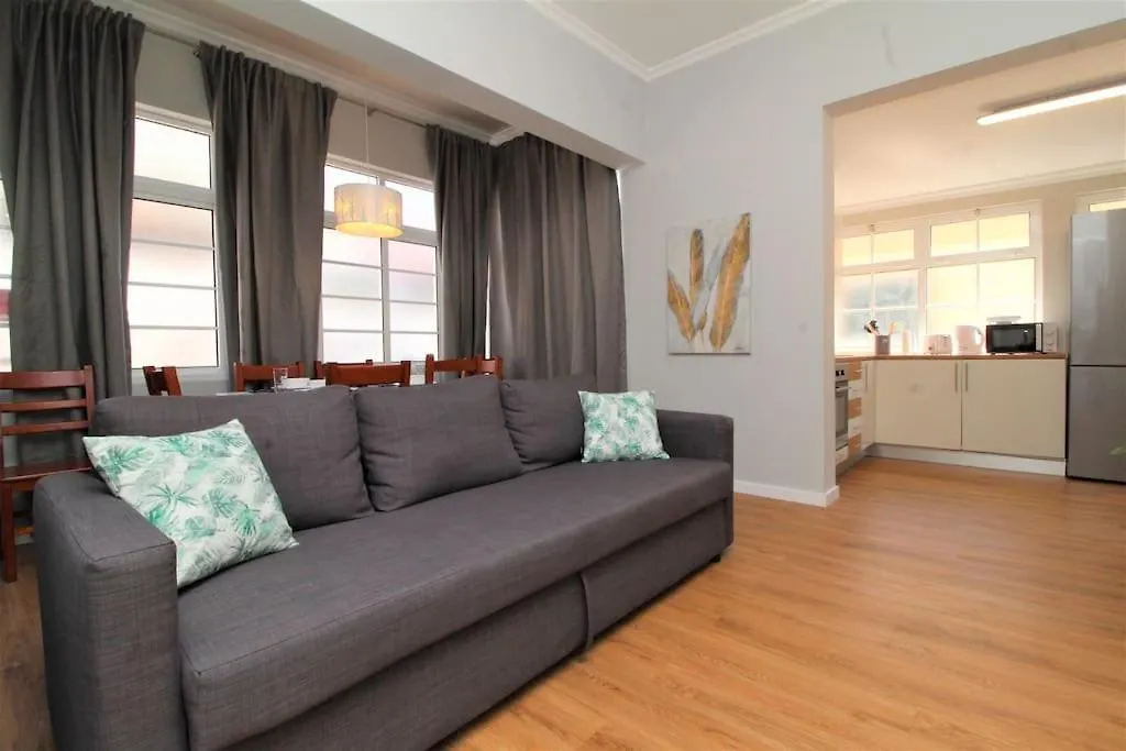 Sunny House Few Minutes From City Center Funchal  Tatil Evi